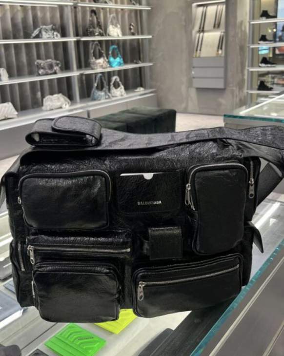 Picture of Balenciaga Handbags _SKUfw186889035fw